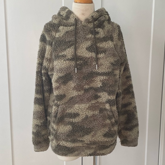 Camouflage teddy hoody - Picture 1 of 9